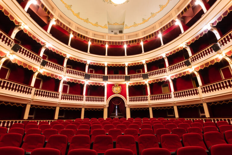 La platea e i palchi del Teatro Tito Schipa